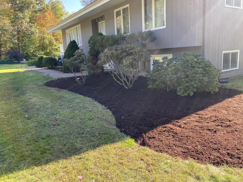 Custom lawn mowing service experts serving Bridgeport, CT - Perfect Edgez