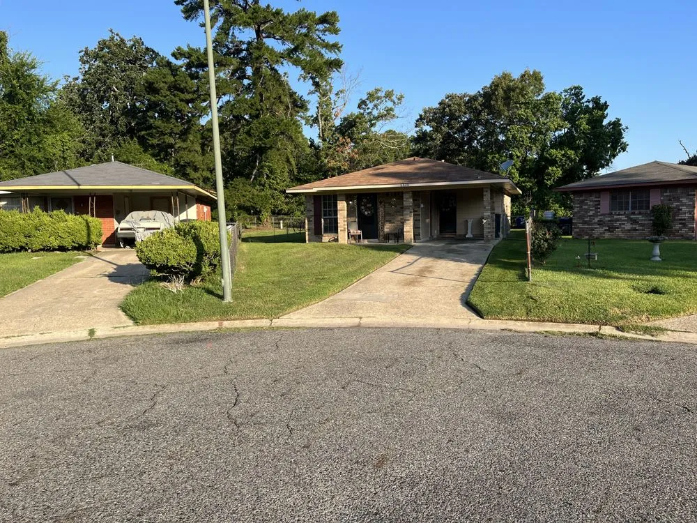 Local lawn mowing service in Bossier City, LA by Perfective Lawn Care Service