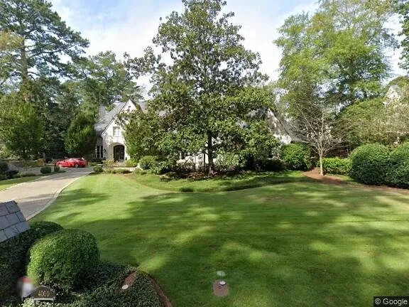 Custom garden landscaping for beautiful yards in Atlanta, GA by Perfectly Placed Pinestraw