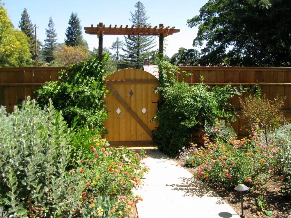 Custom landscaping services for homes in Sebastopol, CA by Permaculture Artisans