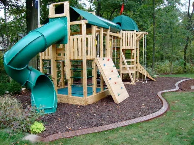 Custom yard cleanup service in Portland, OR - Permanent Edge