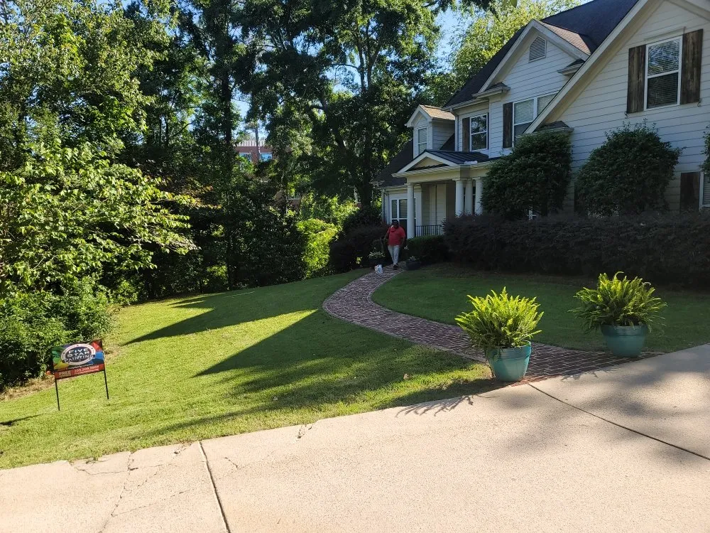 Custom lawn mowing service in Birmingham, AL - Perry Cutting Up