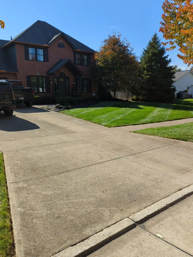 Reliable lawn mowing service in Akron, OH - Perry’s Landscaping