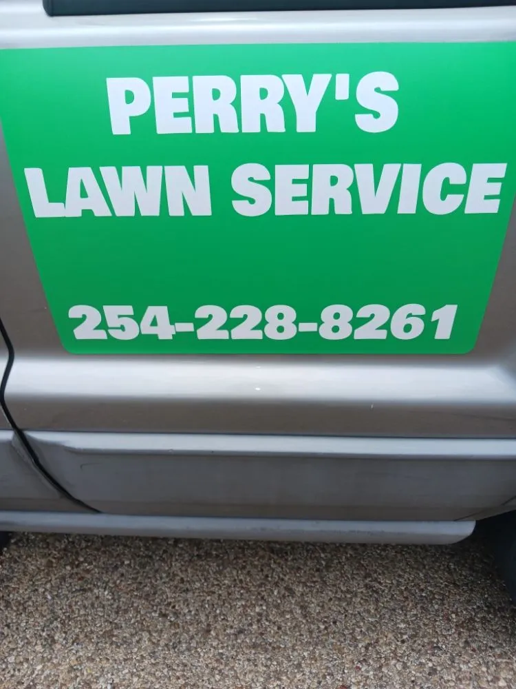 Reliable lawn care service in McGregor, TX by Perrys lawn service