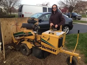 Top-rated yard cleanup service for beautiful yards in Perrysburg, OH by Perrysburg Landscape