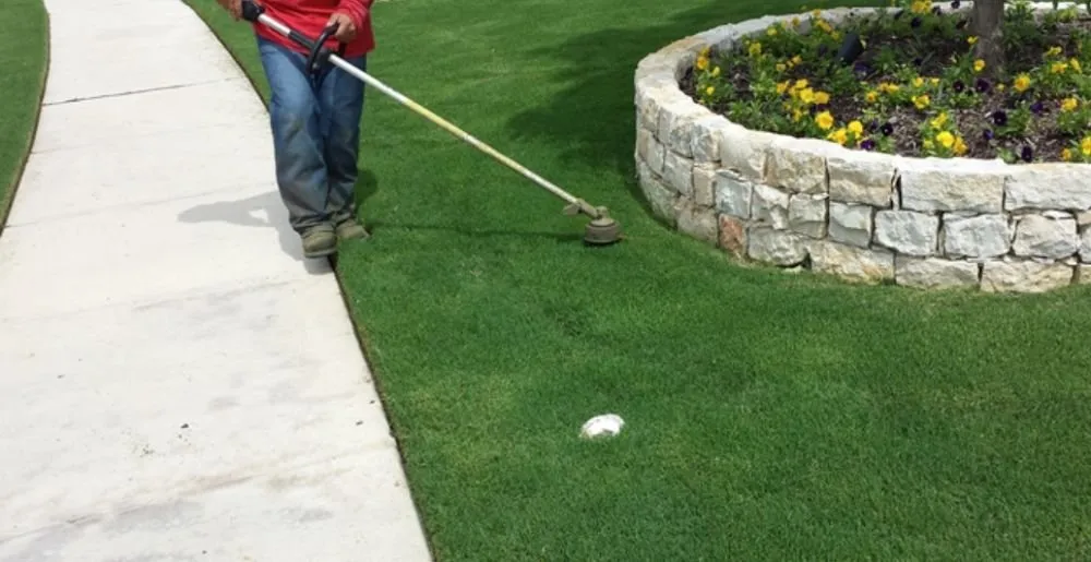 Affordable lawn mowing service with custom design across Witter, AR - Personal Lawn And Yard Services