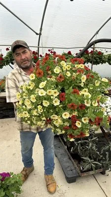 Peru Greenhouses & Landscaping