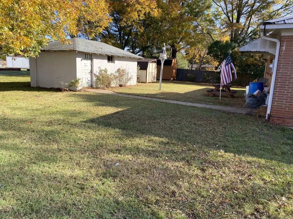 Expert landscaping services experts serving Lexington, NC - Peterson’s Lawn Care