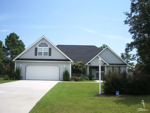 Top-rated lawn care service in Holden Beach, NC by Peterson's Pride, LLC
