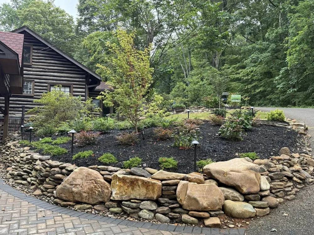 Professional lawn mowing service in Knoxville, TN - Petey's Landscaping & Lawn