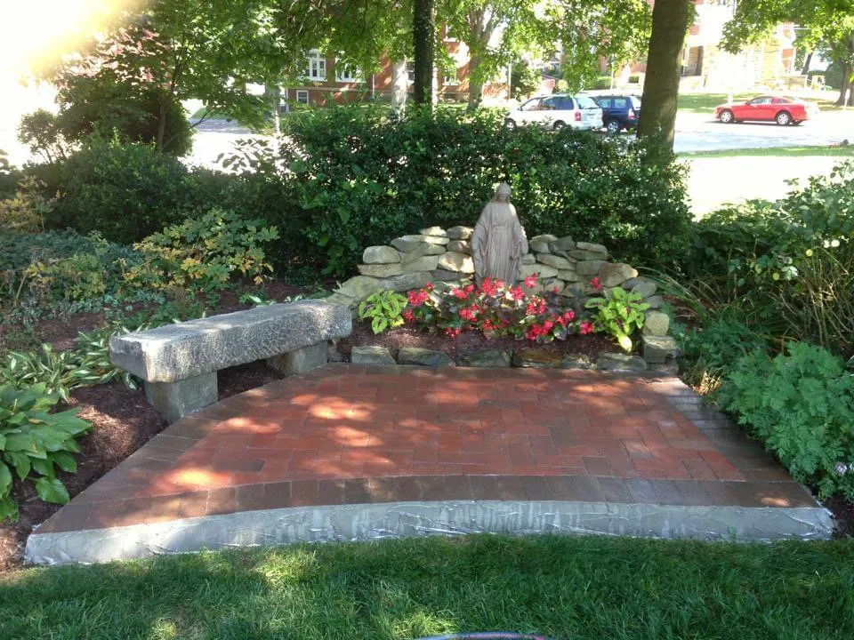 Custom landscape design experts serving Hanover, MI - Petit’s Landscaping