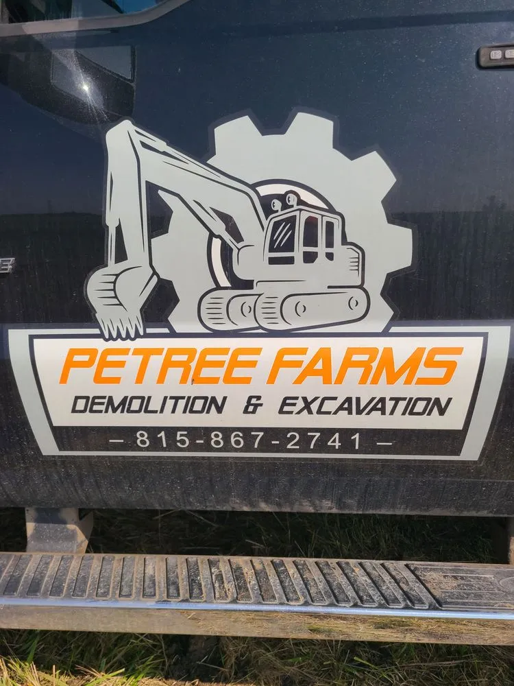 Custom yard cleanup service in Chenoa, IL - Petree Farms Demolition & Excavation