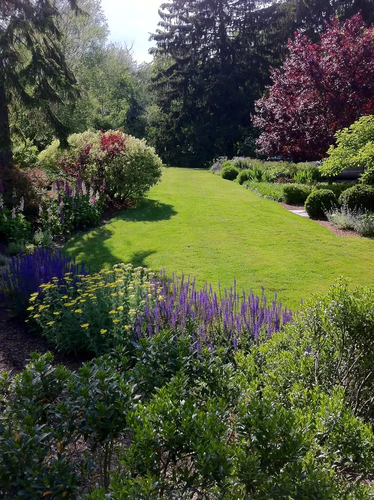 Affordable landscaping services experts serving Westport, CT - PetrowGardens Landscape Design