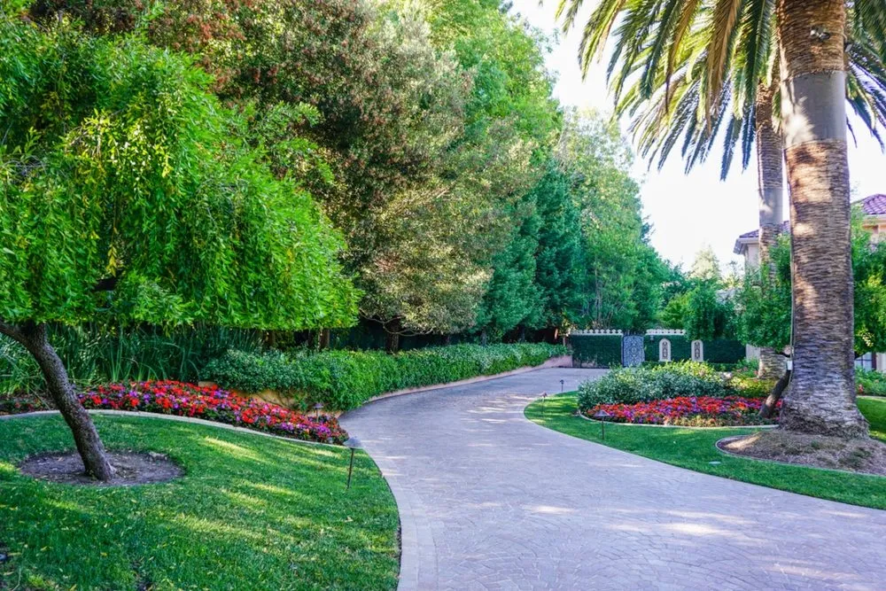 Expert outdoor landscaping experts serving Menlo Park, CA - Petrus Landscaping
