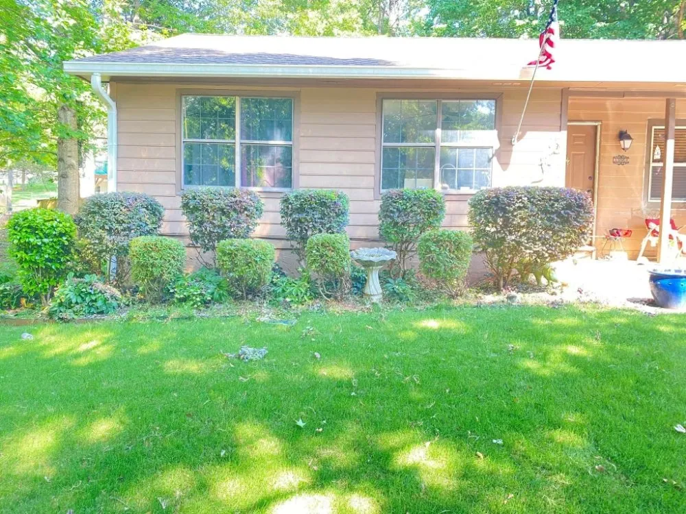 Local yard maintenance in Stockbridge, GA by Petteys Lawn Care