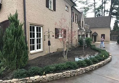 Local lawn care service for homes in Memphis, TN by Pettit's Lawnscapes