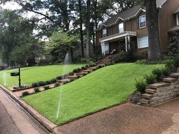 Affordable lawn care service with custom design across Memphis, TN - Pettit's Lawnscapes