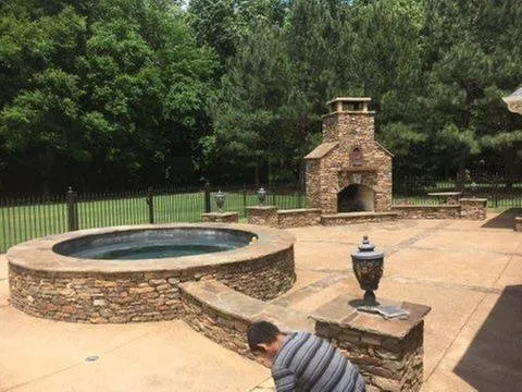 Professional yard cleanup service with custom design across Memphis, TN - Pettit's Lawnscapes