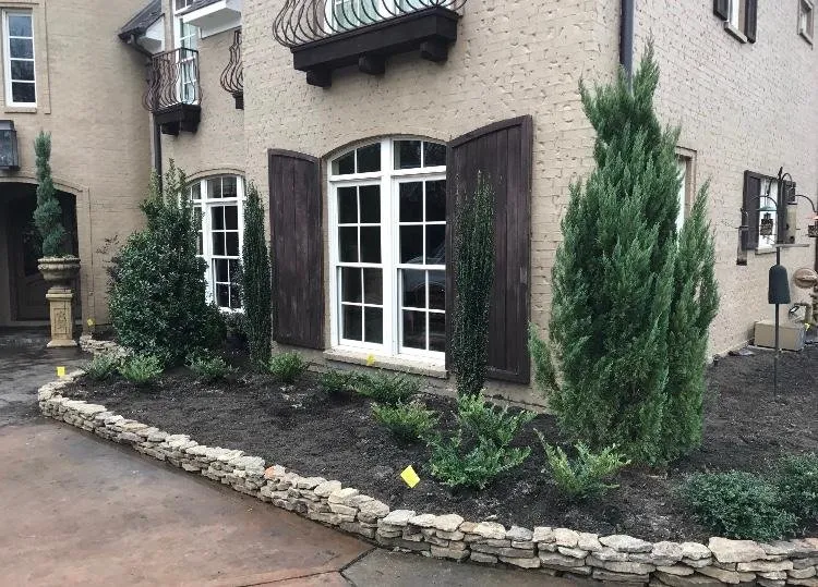 Local yard maintenance in Memphis, TN - Pettit's Lawnscapes
