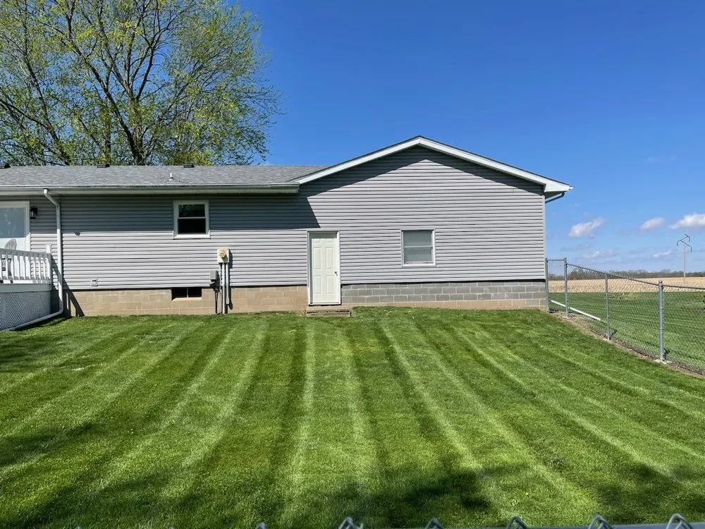 Reliable landscaping services experts serving Abingdon, IL - Petty Crew