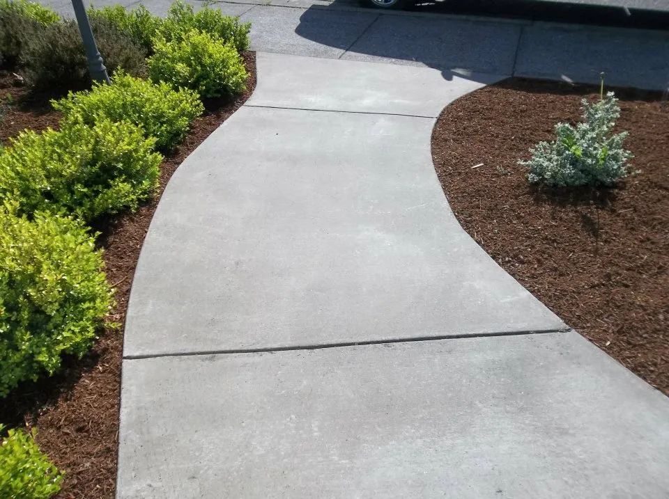 Trusted yard maintenance in Lebanon, OR by Pfits Services