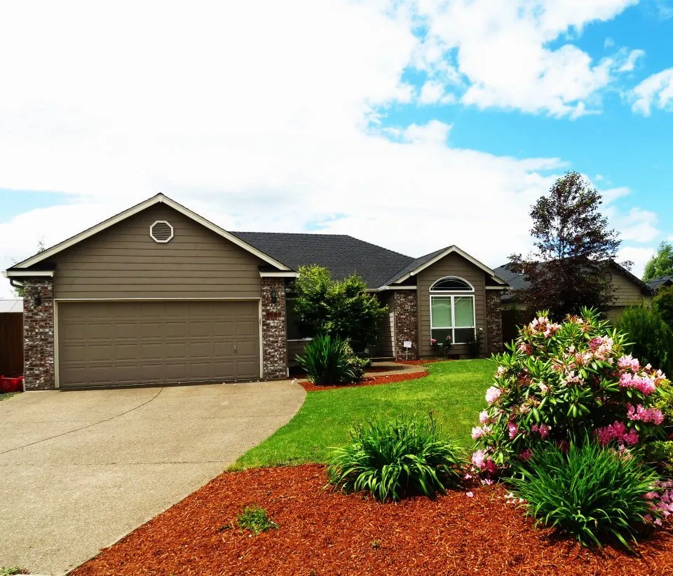 Top-rated yard cleanup service for beautiful yards across Lebanon, OR - Pfits Services