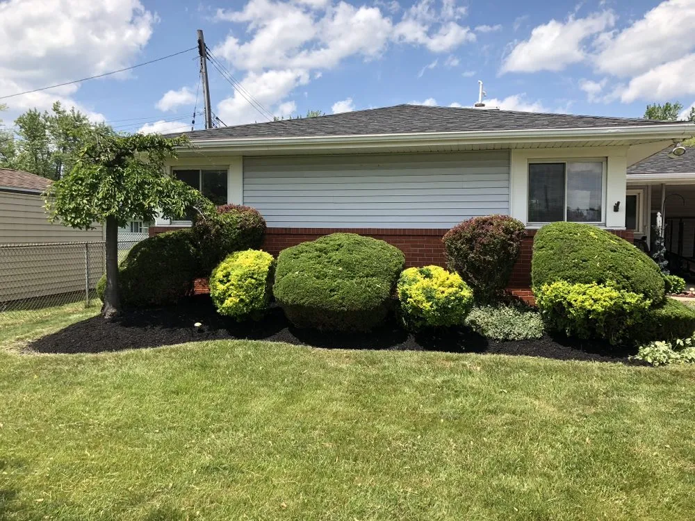 Top-rated garden landscaping for beautiful yards across Tonawanda, NY - Pfohman Landscaping and Snowplowing