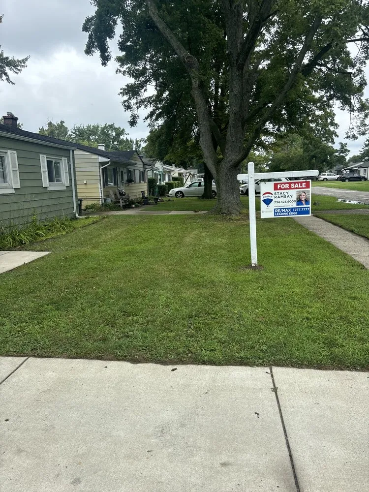 Expert yard maintenance for residential properties in Lincoln Park, MI by P&G Landscape and Snow Removal