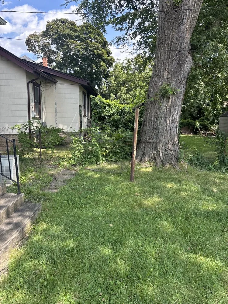 Affordable garden landscaping in Lincoln Park, MI - P&G Landscape and Snow Removal