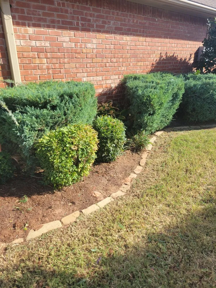 Expert lawn mowing service near you across Edmond, OK - Phenomenal Lawns and Gardens