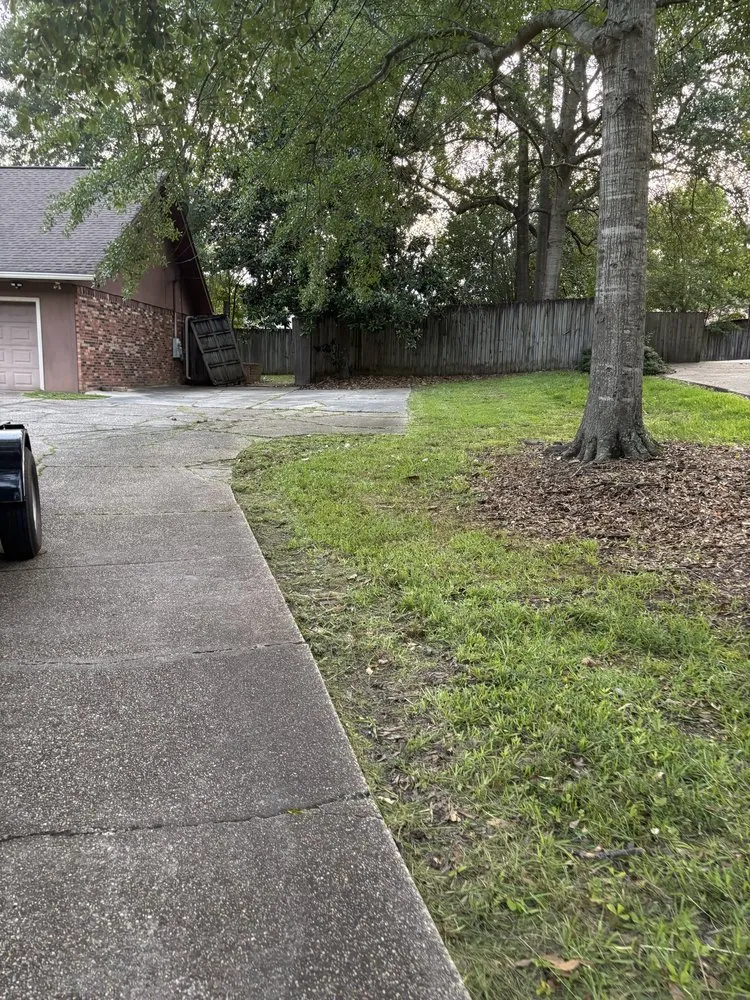 Custom lawn mowing service near you in Petal, MS by Phillips Lawn Care