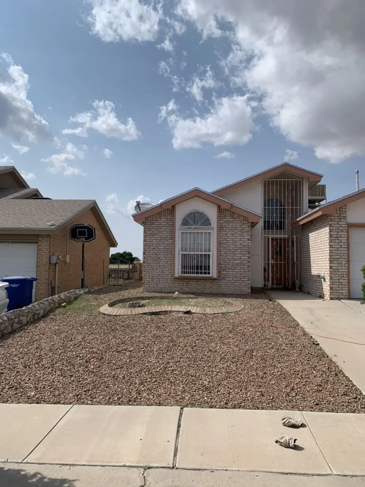 Top-rated yard cleanup service with custom design across El Paso, TX - Phillip's Yard Care