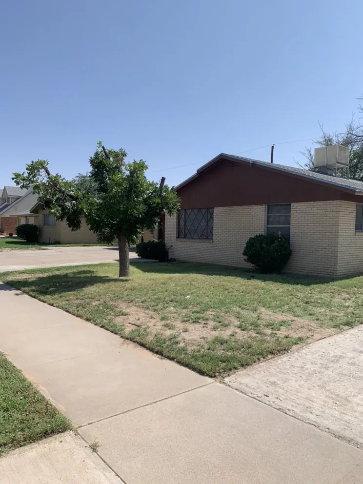 Trusted lawn mowing service near you across El Paso, TX - Phillip's Yard Care