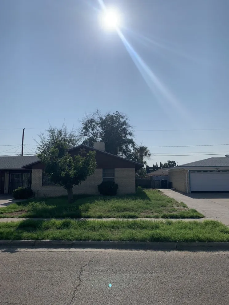 Affordable lawn mowing service in El Paso, TX - Phillip's Yard Care