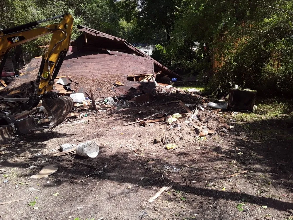 Reliable lawn mowing service in Tupelo, MS by Phillys Steak