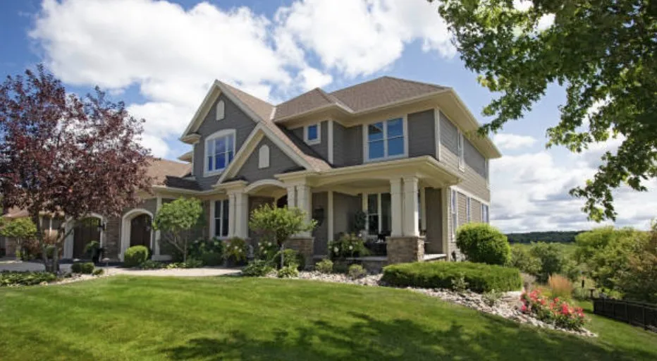 Trusted lawn mowing service in Lakeland, FL - Phil’s AquaScape