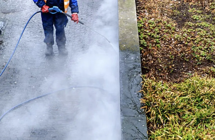 Reliable lawn mowing service in Lakeland, FL by Phil’s AquaScape