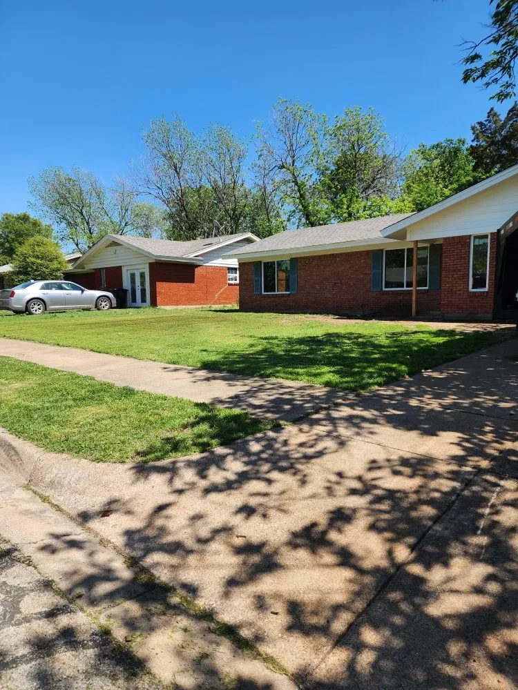 Custom lawn care service in Alvarado, TX - Phil's Mowing