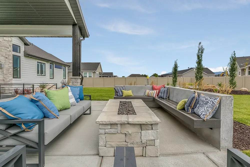 Trusted landscaping services experts serving Crum Lynne, PA - Philz Landscaping