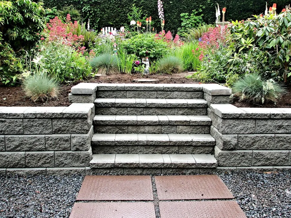 Professional landscape design experts serving Crum Lynne, PA - Philz Landscaping