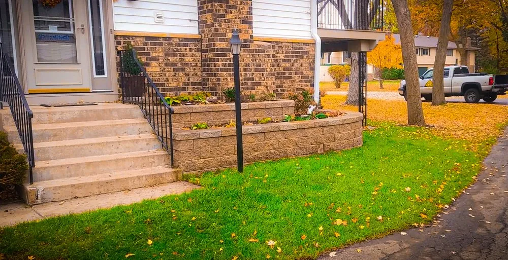 Top-rated garden landscaping in Maplewood, MN by P.H.M. Incorporated