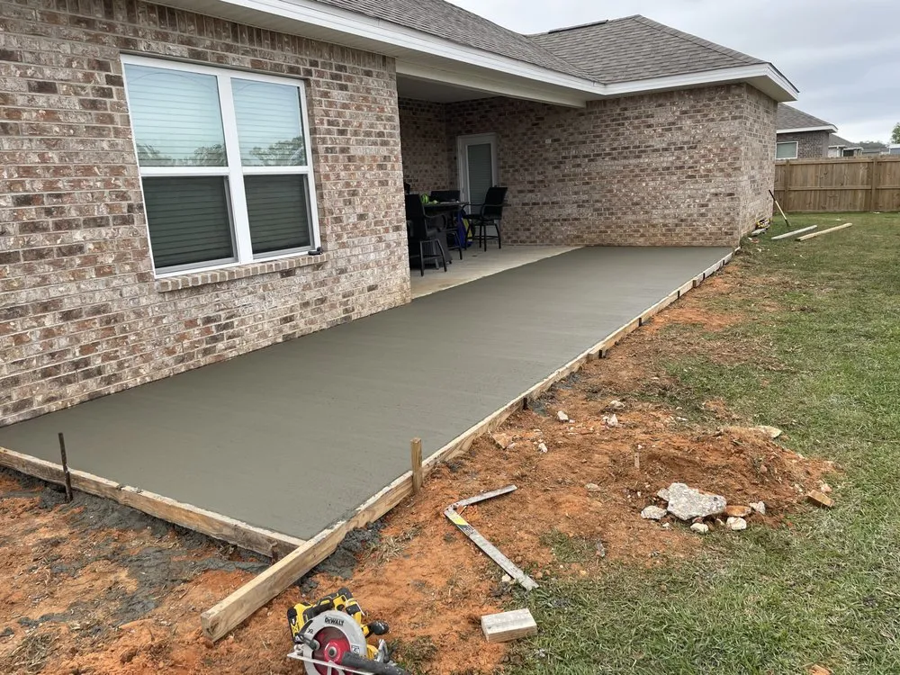 Local lawn mowing service experts serving Daphne, AL - Phoenix Hardscapes