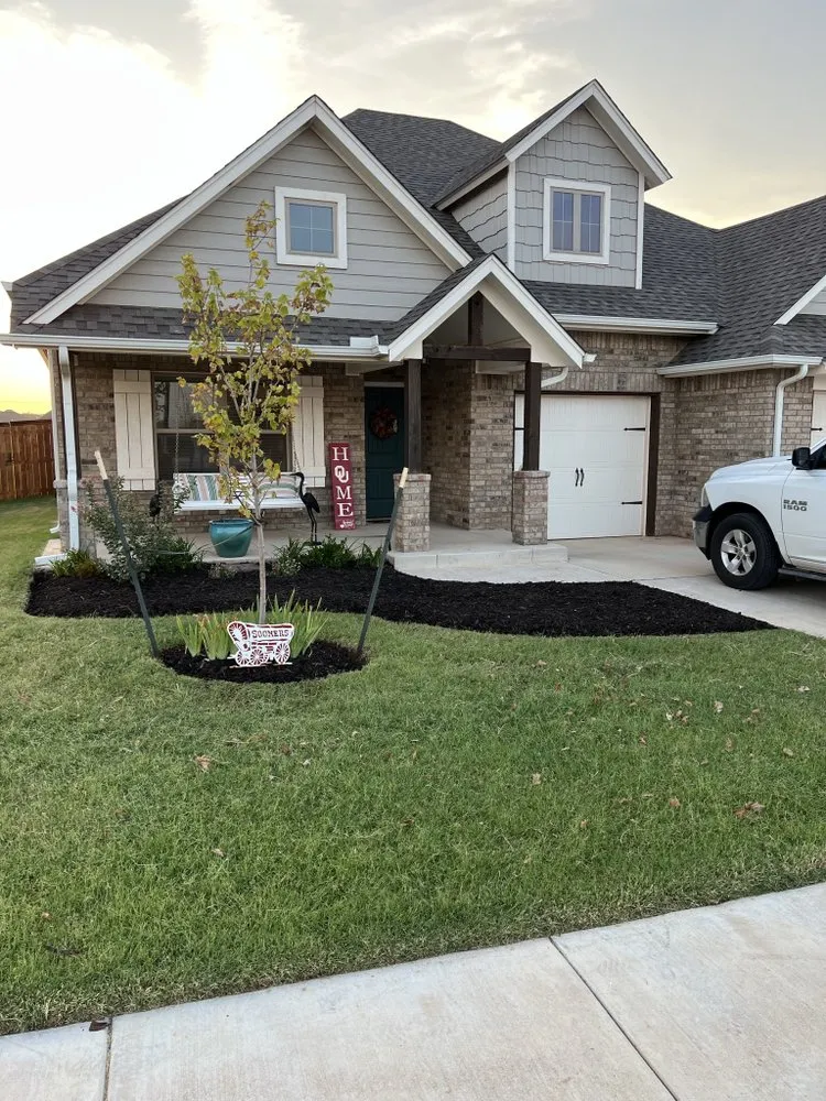 Top-rated lawn mowing service experts serving Oklahoma City, OK - Phoenix Lawn & Pest