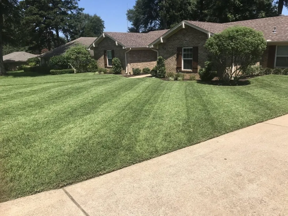 Affordable garden landscaping in Winter Haven, FL by Phoenix Lawn Services