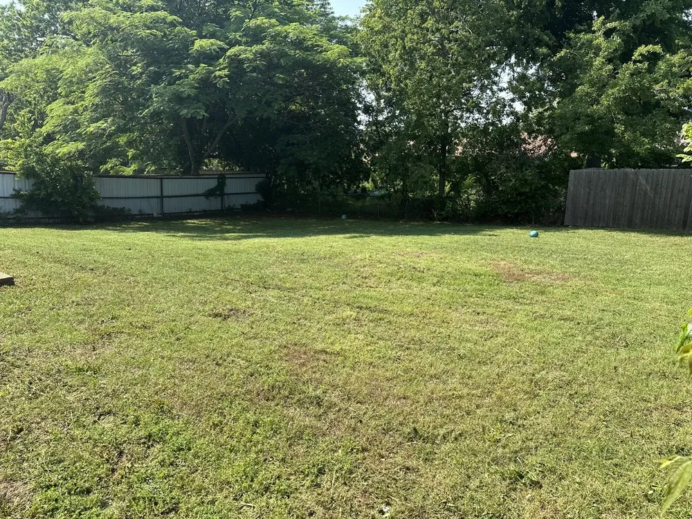 Professional garden landscaping in Nichols Hills, OK - Phully Clipped Lawns