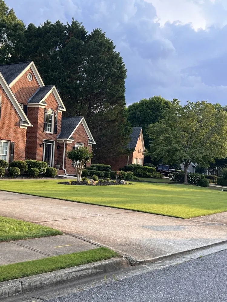 Local lawn care service in buford, GA - Pica Pasto Lawncare