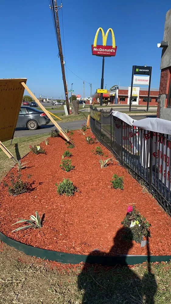 Expert outdoor landscaping for beautiful yards in Forth Myers, FL by Pichardo’s Lawn & Tree Care