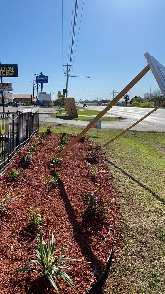 Custom garden landscaping in Forth Myers, FL - Pichardo’s Lawn & Tree Care