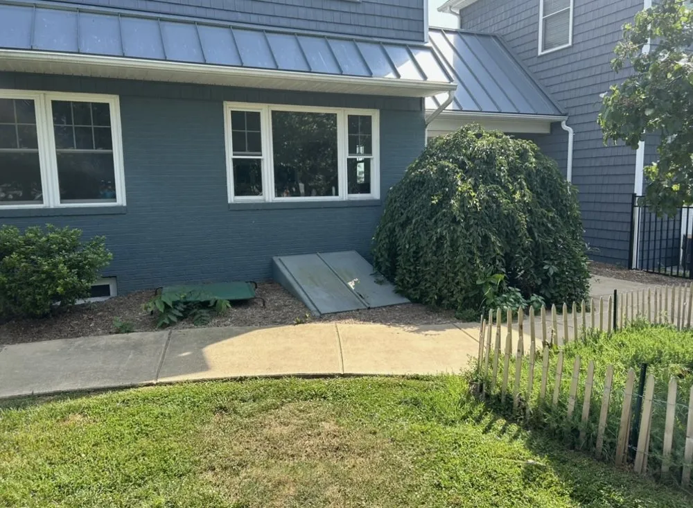 Reliable lawn care service near you in California, MD by Pick Solutions