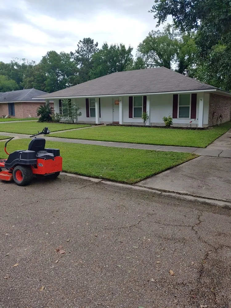 Expert landscaping services in Baton Rouge, LA by Pickering Lawn Care & Home Maintenance